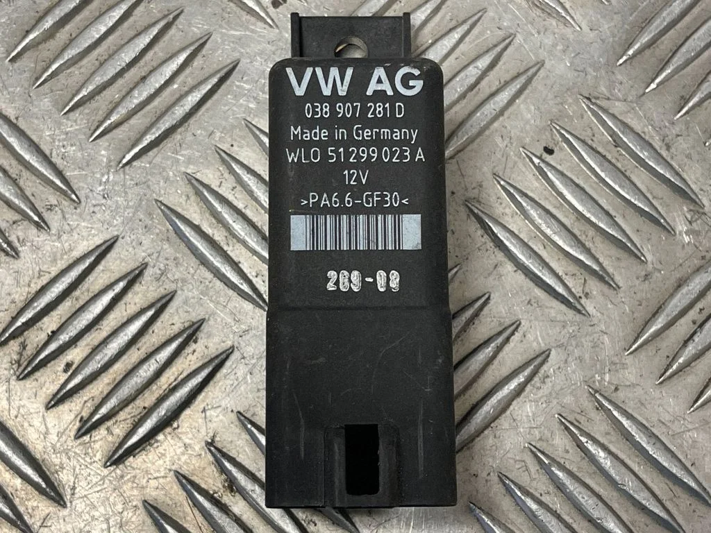 Kvēlsveču priekšuzsildes relejs 038907281D