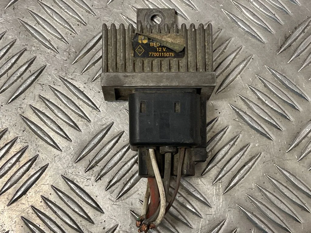 Glow plug pre-heat relay 7700115078