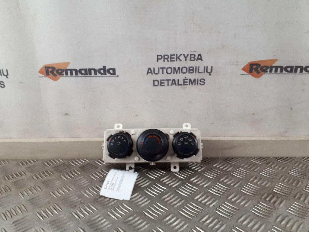 Gaisa kondicioniera/klimata/sildītāja vadības bloks (salonā) 275700007R