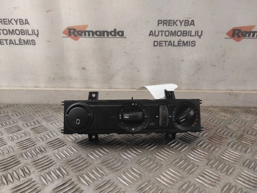 Gaisa kondicioniera/klimata/sildītāja vadības bloks (salonā) A9068300485KZ