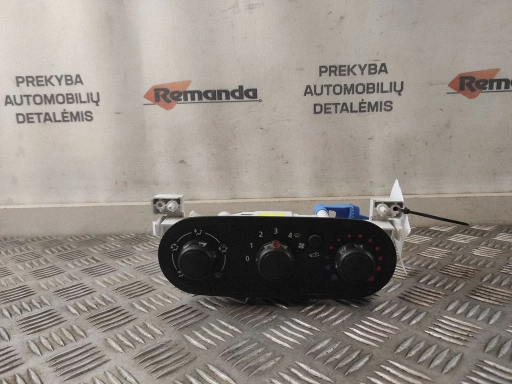 Gaisa kondicioniera/klimata/sildītāja vadības bloks (salonā) 1093050