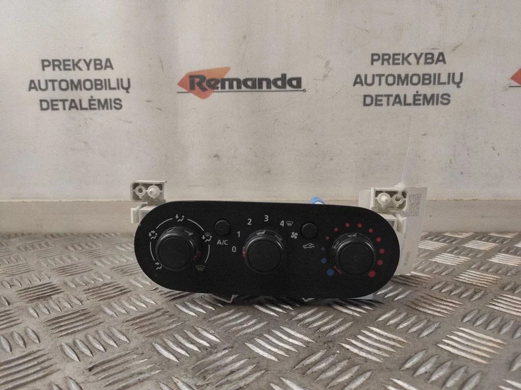 Panel sterowania klimatyzacją / nawiewem E1093049AC