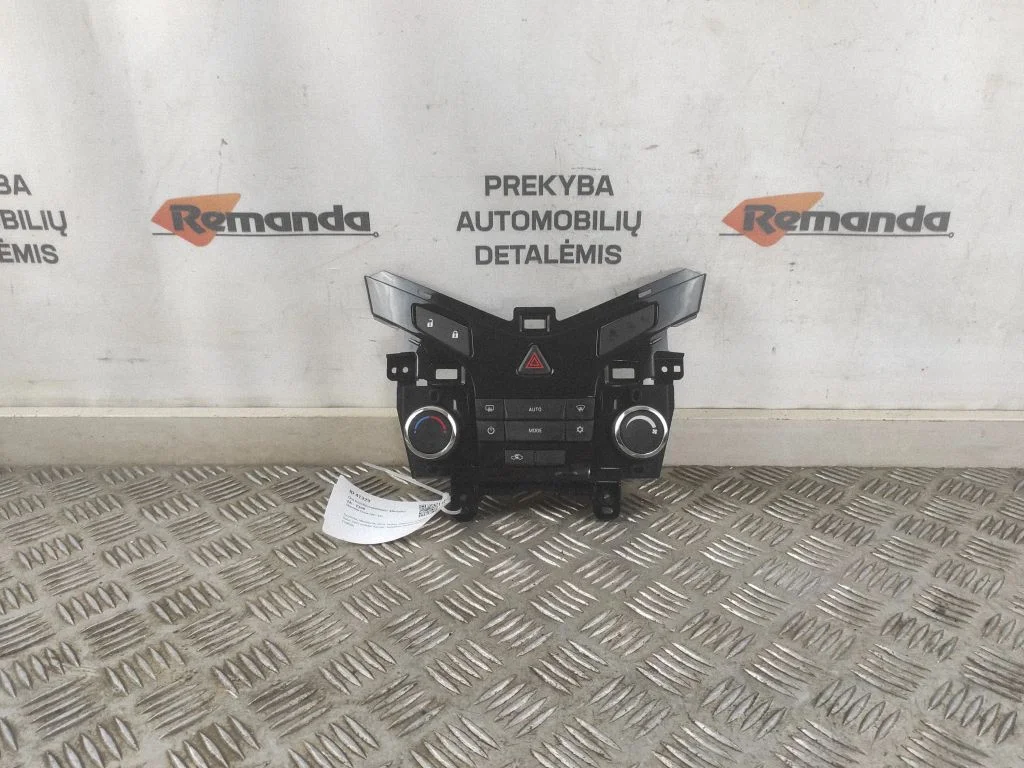 Climate control unit – Chevrolet Cruze (2009-2016)