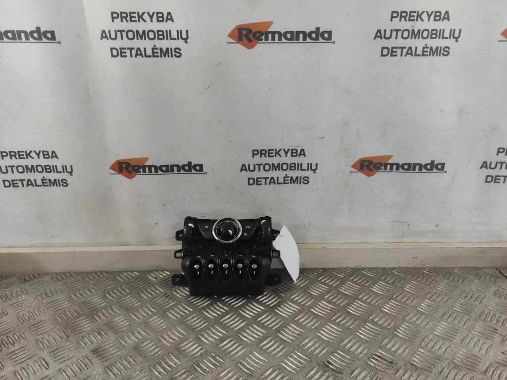 Gaisa kondicioniera/klimata/sildītāja vadības bloks (salonā) E1060548