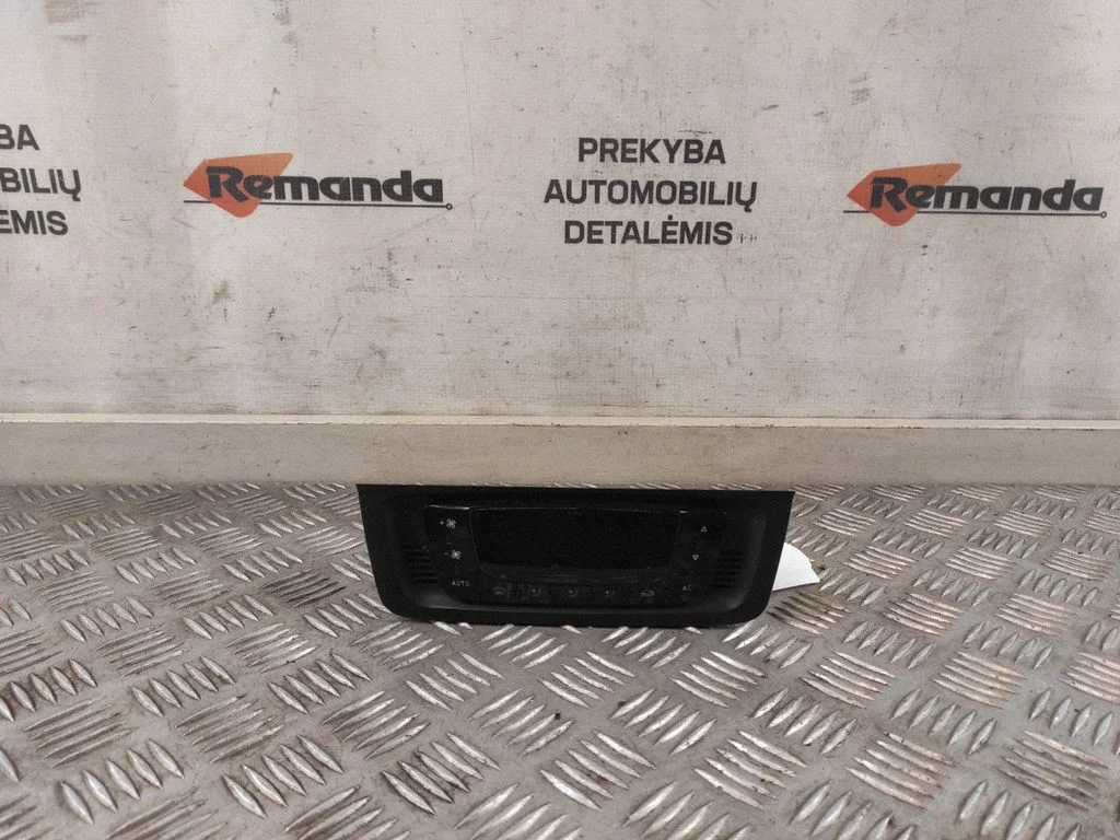 Climate control unit 6J0820043