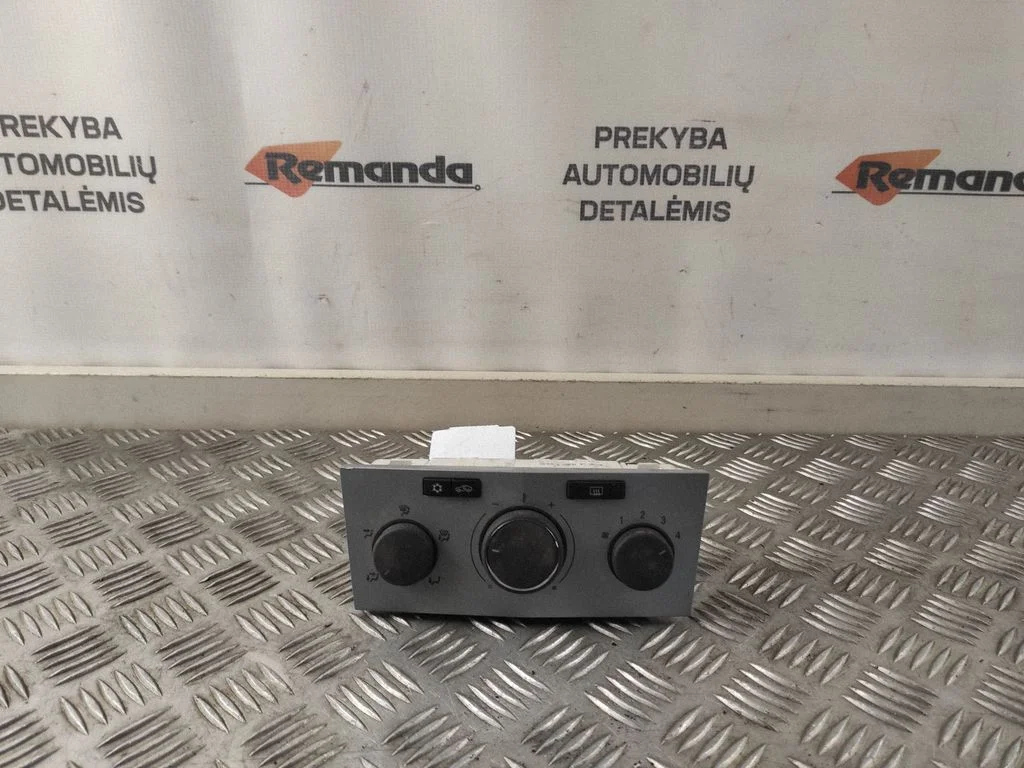 Panel sterowania klimatyzacją / nawiewem 90151314