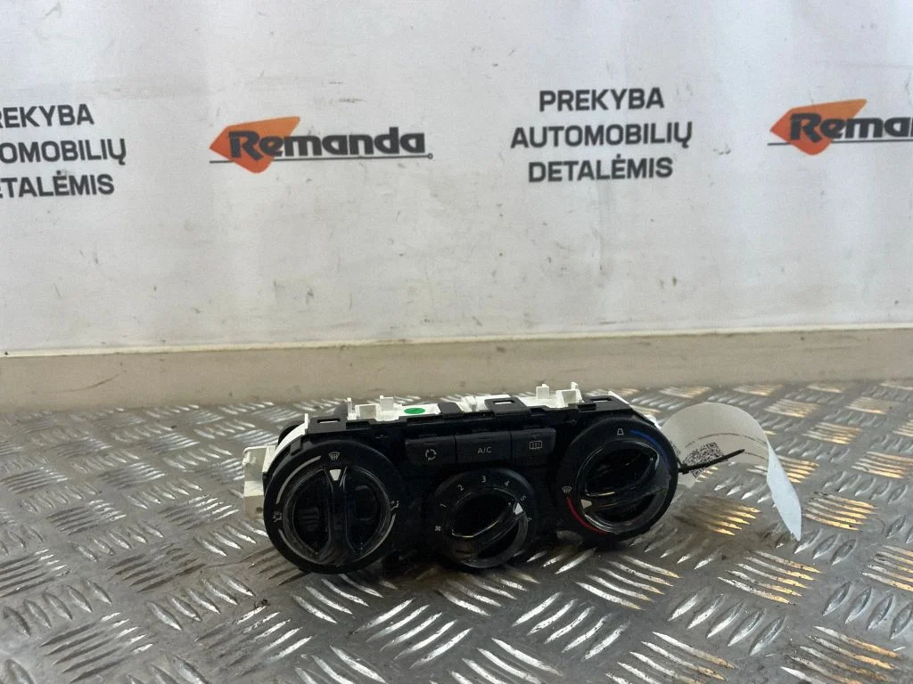 Gaisa kondicioniera/klimata/sildītāja vadības bloks (salonā) – Peugeot 208 I (2012-2019)