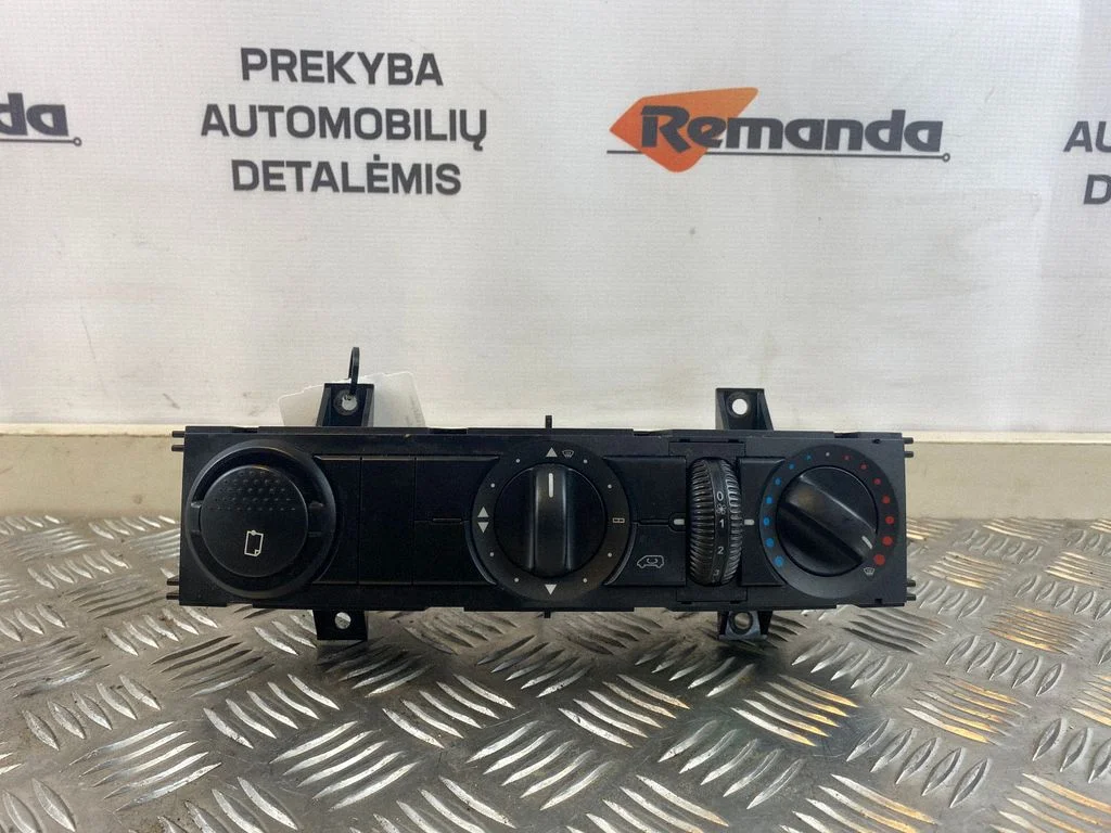 Gaisa kondicioniera/klimata/sildītāja vadības bloks (salonā) A9068300485KZ