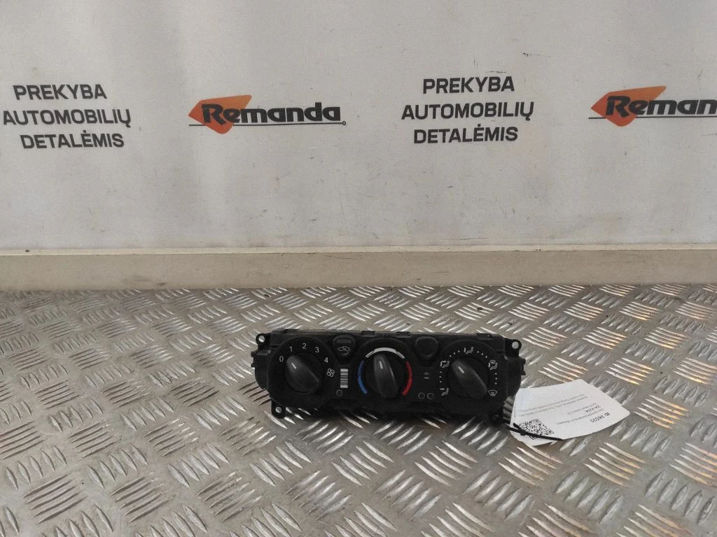 Gaisa kondicioniera/klimata/sildītāja vadības bloks (salonā) GK2T18549
