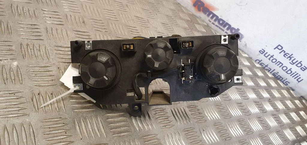 Climate control unit 568740100