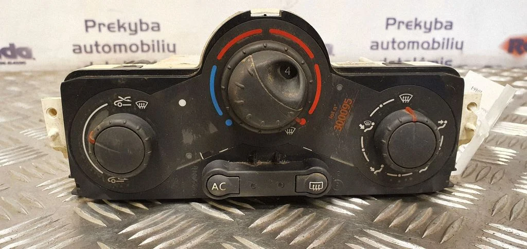Kliimaseadme/kütte juhtplokk (salongis) 69427001 – Renault Megane II (2002-2005)