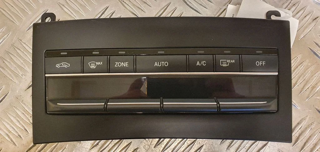 Kliimaseadme/kütte juhtplokk (salongis) – Mercedes-Benz E-klass W212 (2009-2016)