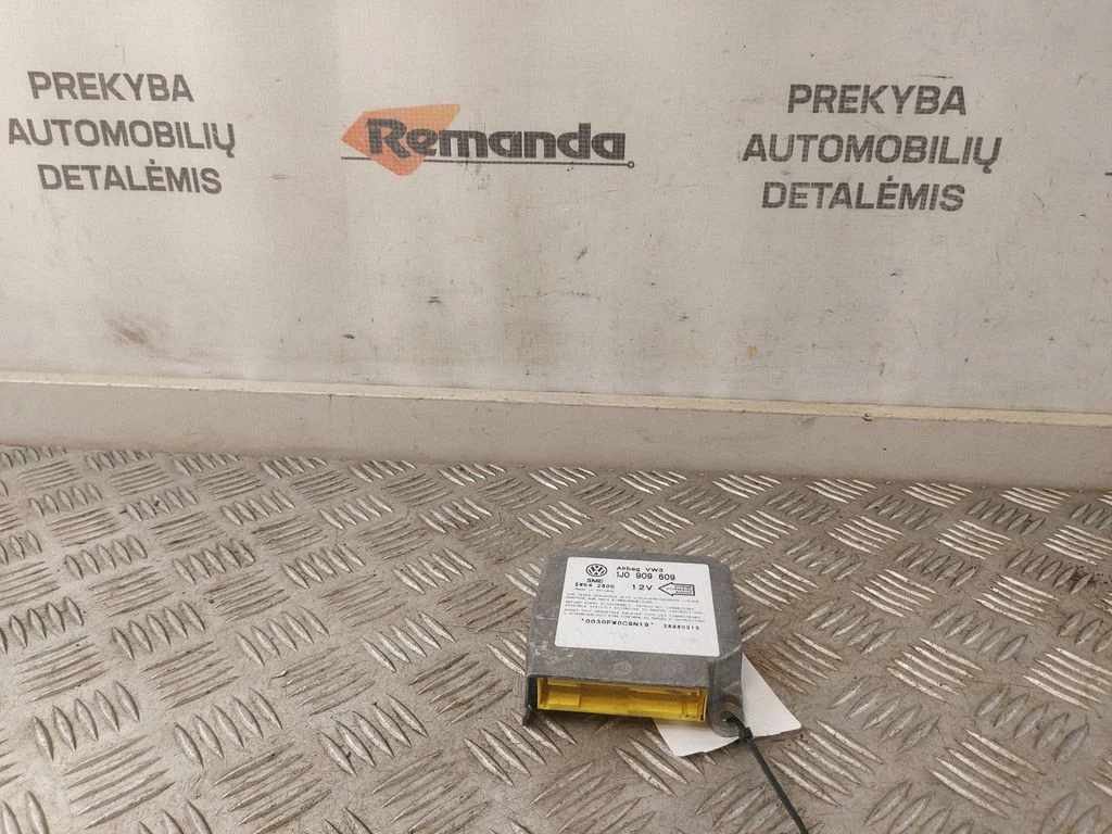 Drošības spilvenu vadības bloks 1J0909609