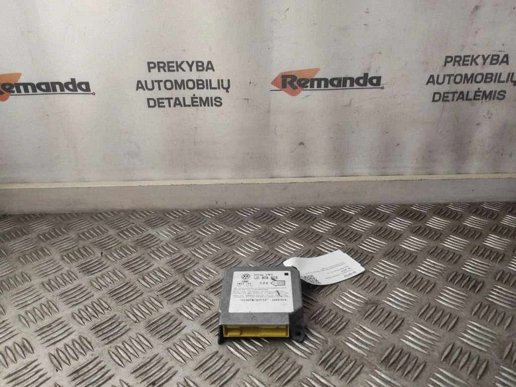 Oro pagalvių valdymo blokas