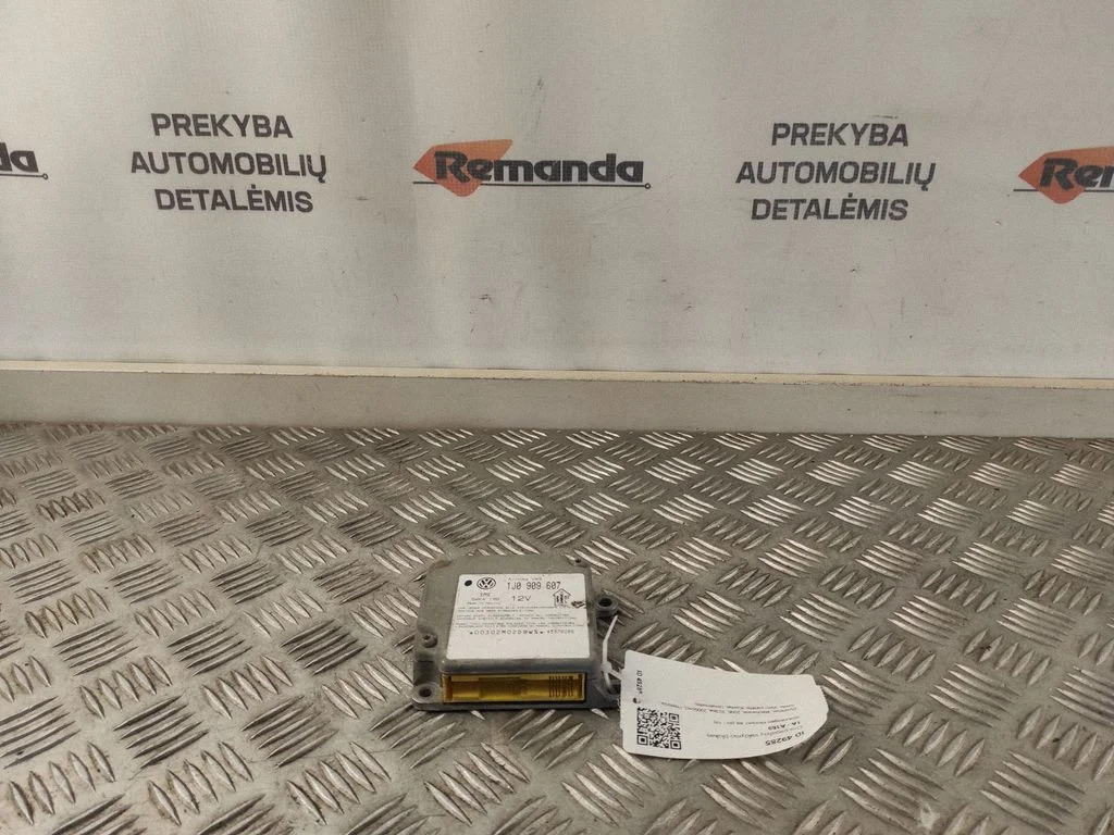 Drošības spilvenu vadības bloks 1J0909607