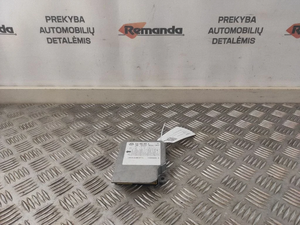 Drošības spilvenu vadības bloks 1C0909605A