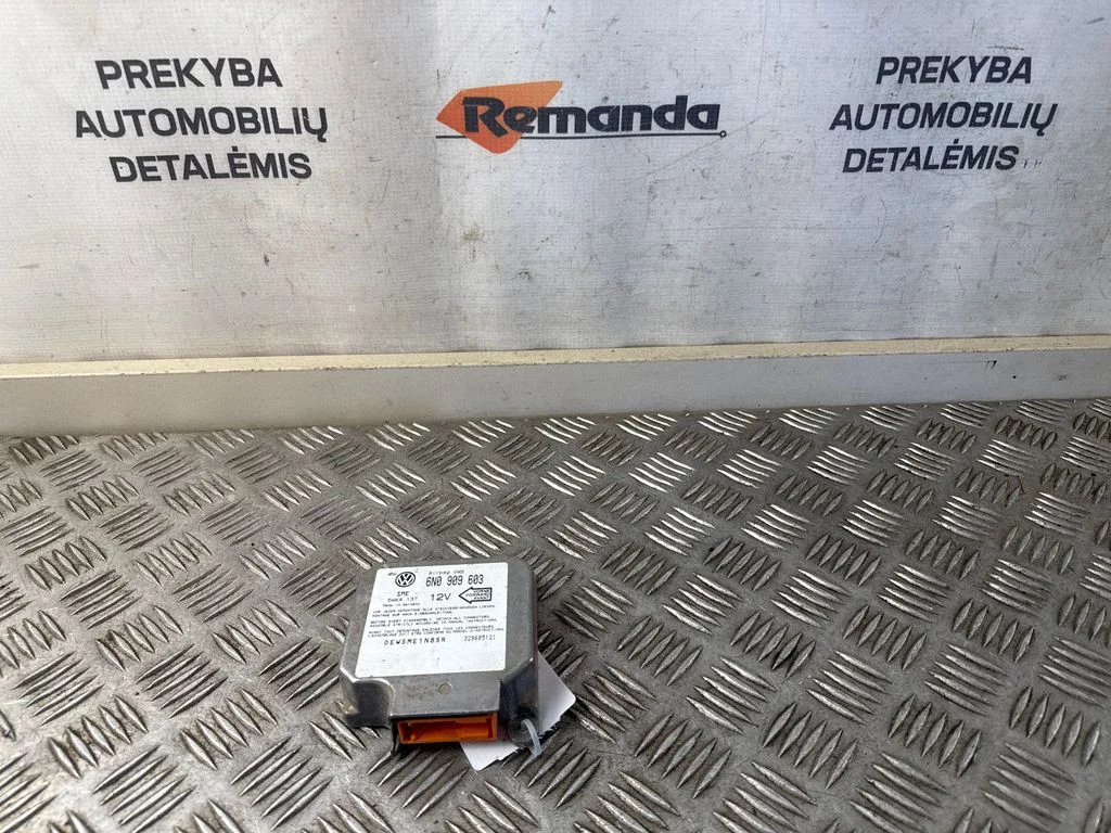 Oro pagalvių valdymo blokas