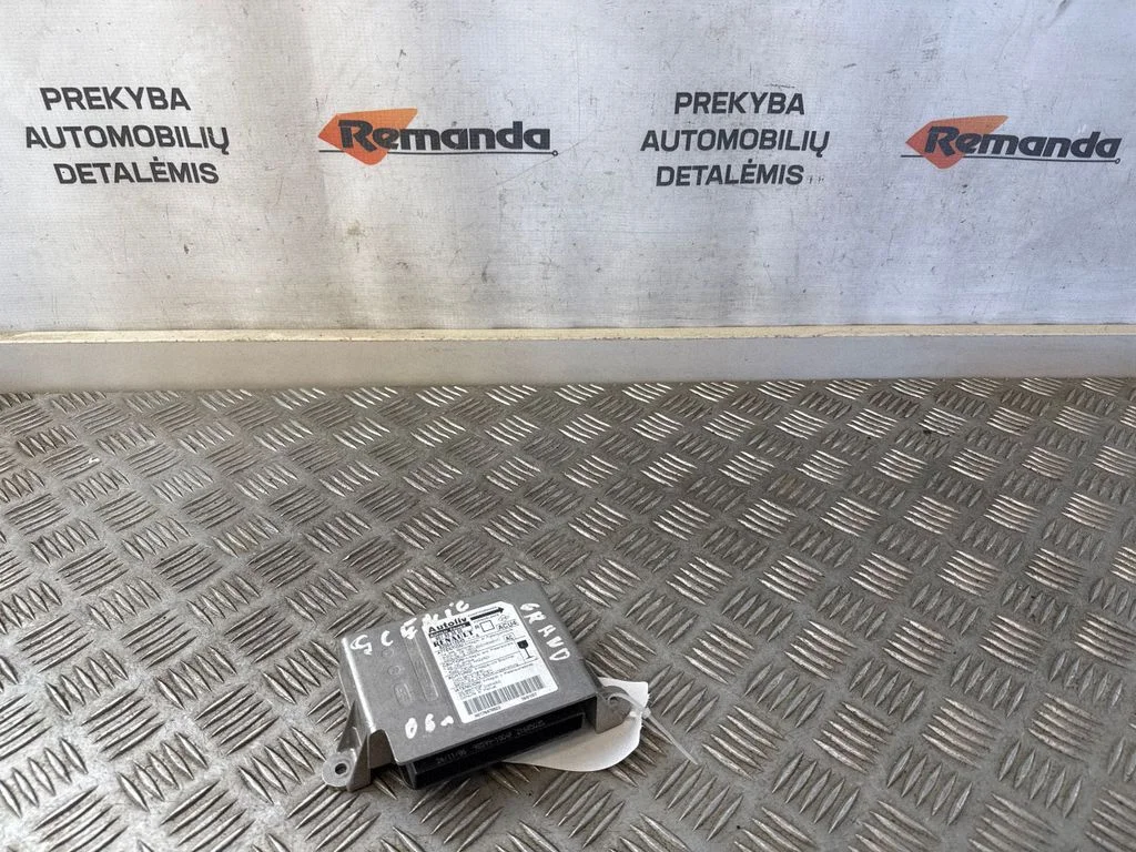 Airbag control unit/module – Renault Scenic II - Grand scenic II (2006-2009)