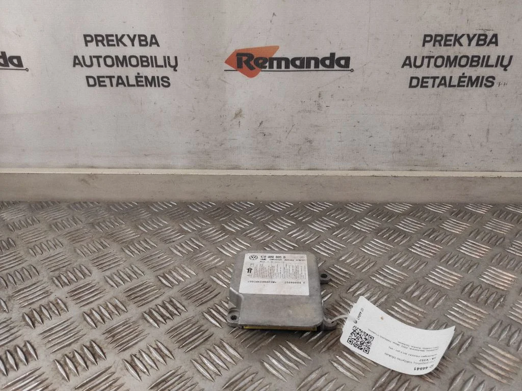 Drošības spilvenu vadības bloks 1C0909605B
