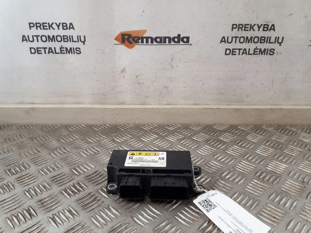 Oro pagalvių valdymo blokas