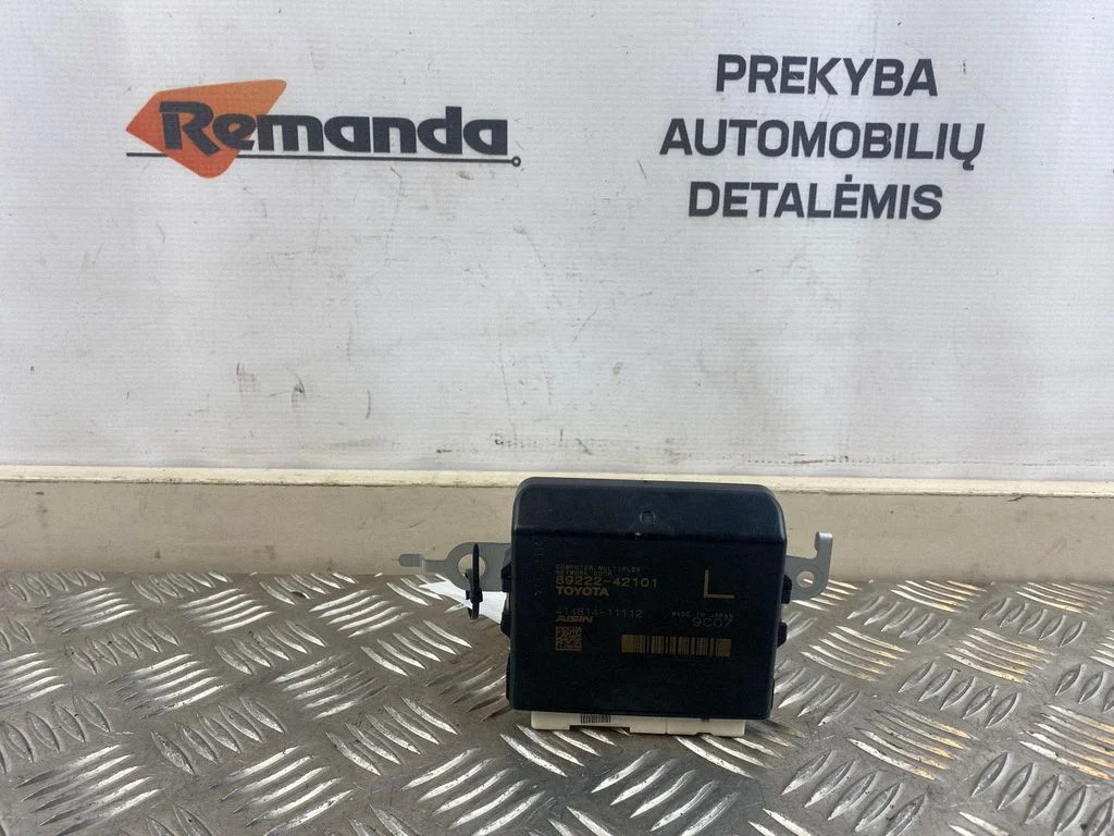 Door control unit/module 8922242101