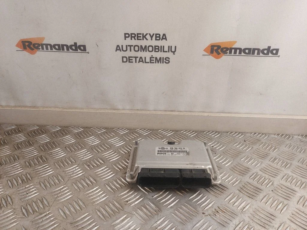 Engine control unit/module – Volkswagen Passat B5.5 (2001-2005)