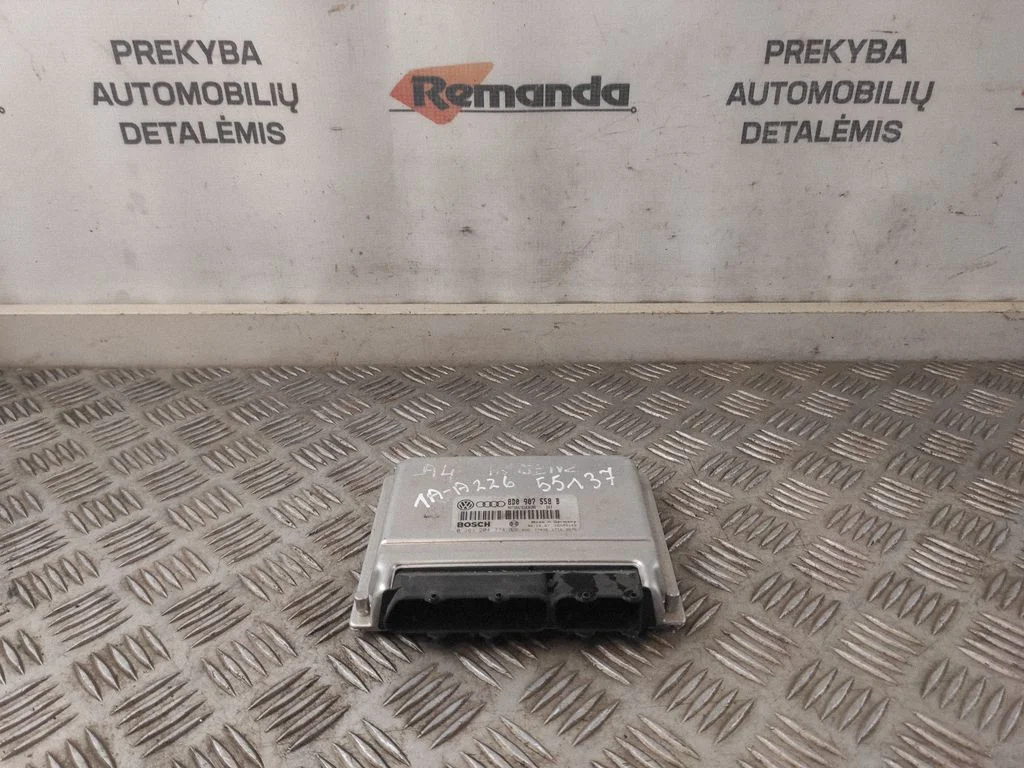 Engine control unit/module 8D0907558B