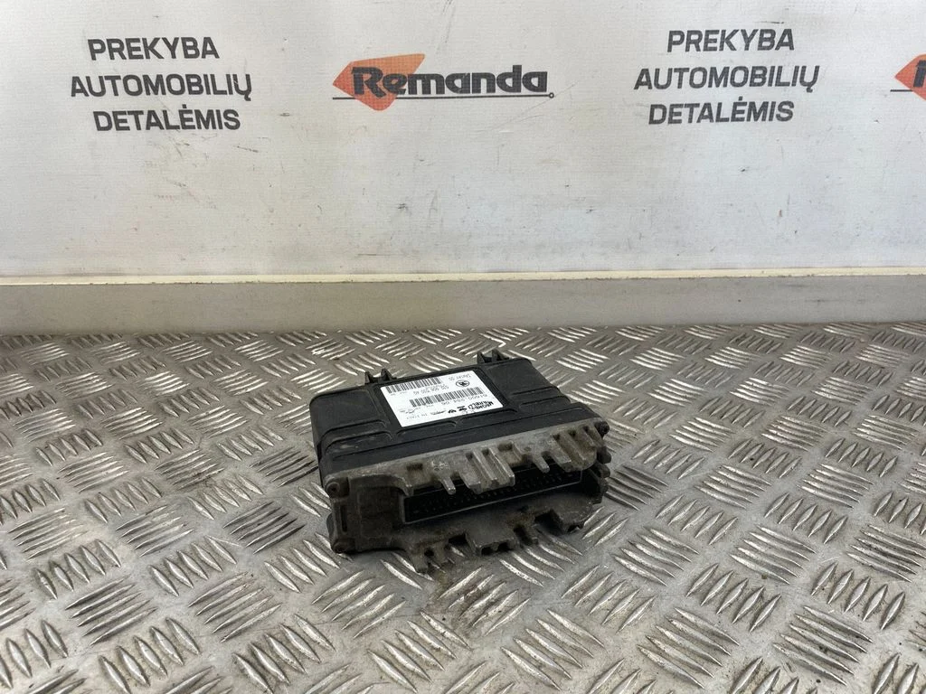Variklio valdymo blokas
