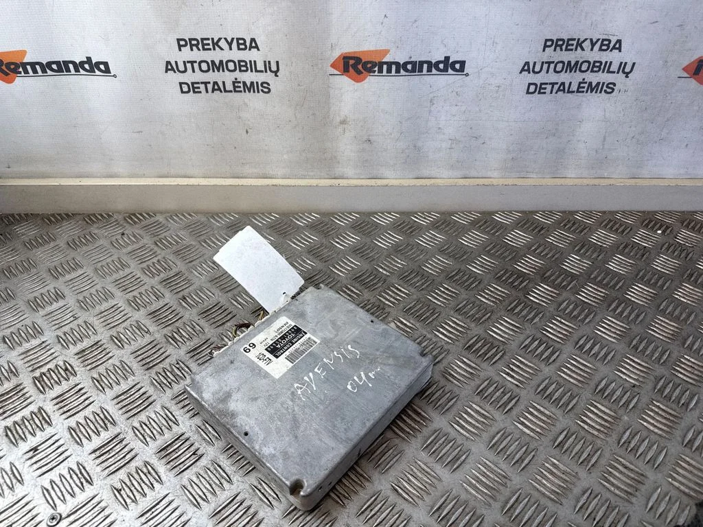 Dzinēja vadības bloks 8966105690
