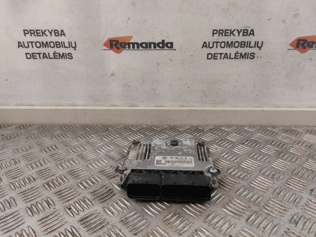 Dzinēja vadības bloks 03G906021