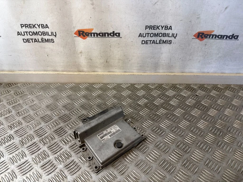 Variklio valdymo blokas