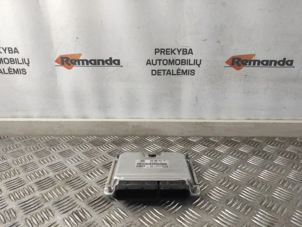 Variklio valdymo blokas