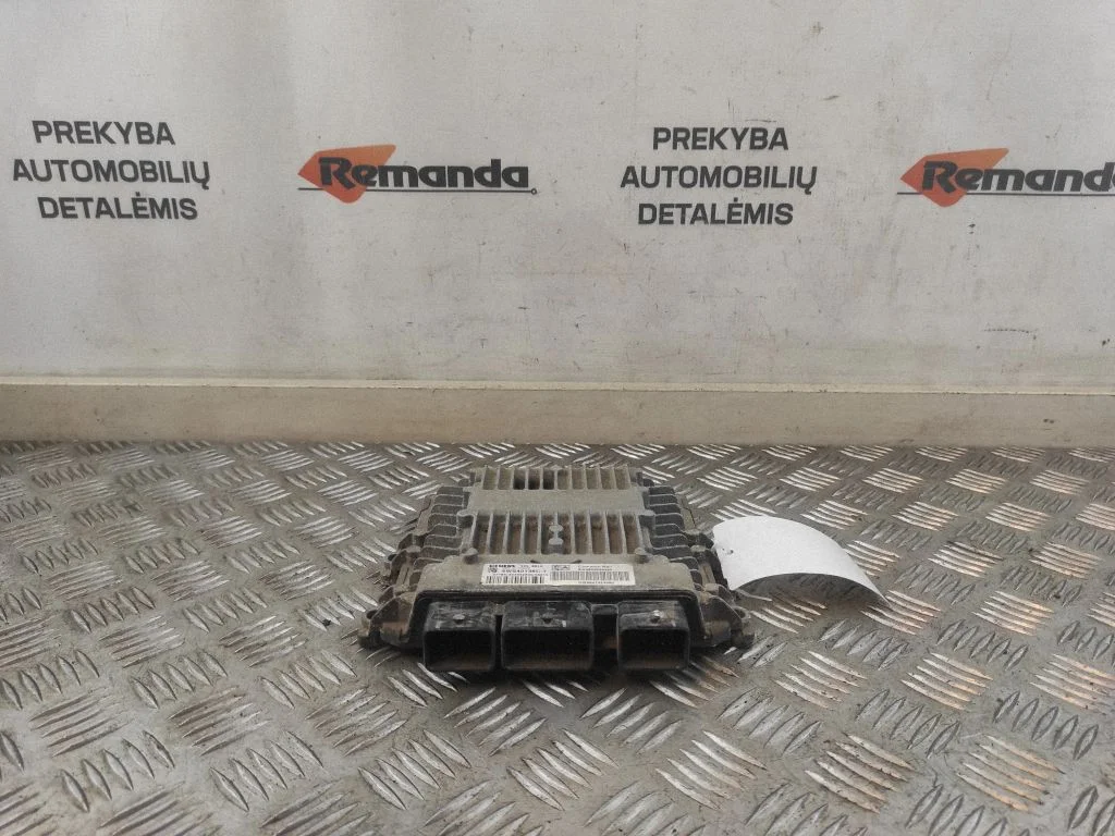 Variklio valdymo blokas