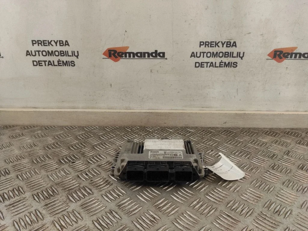 Variklio valdymo blokas