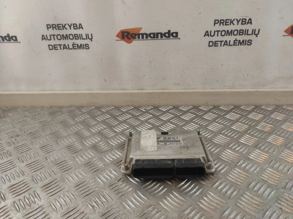 Variklio valdymo blokas