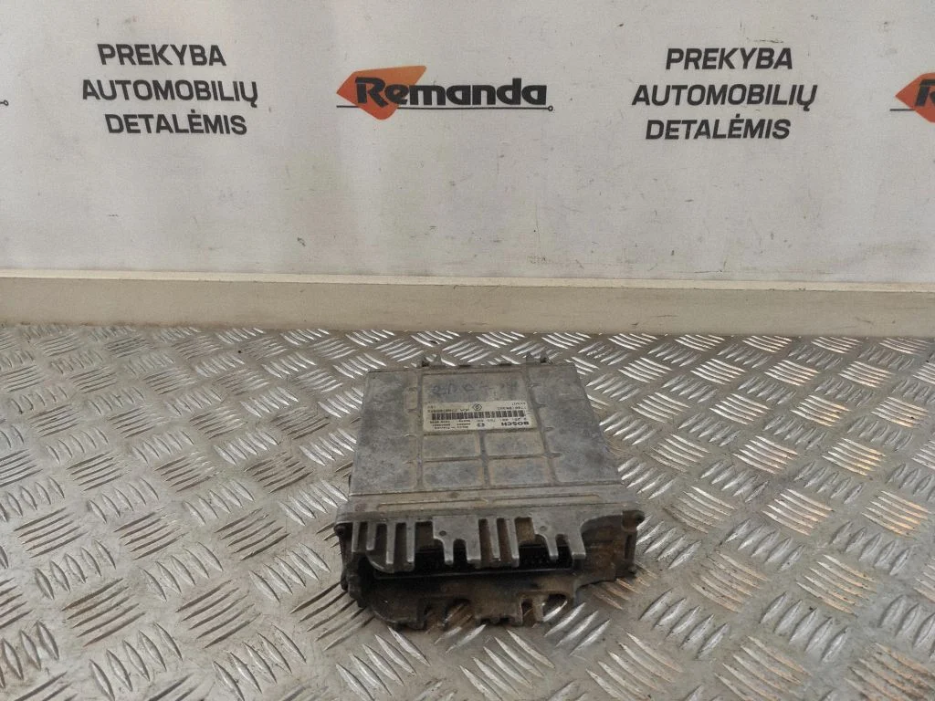 Variklio valdymo blokas