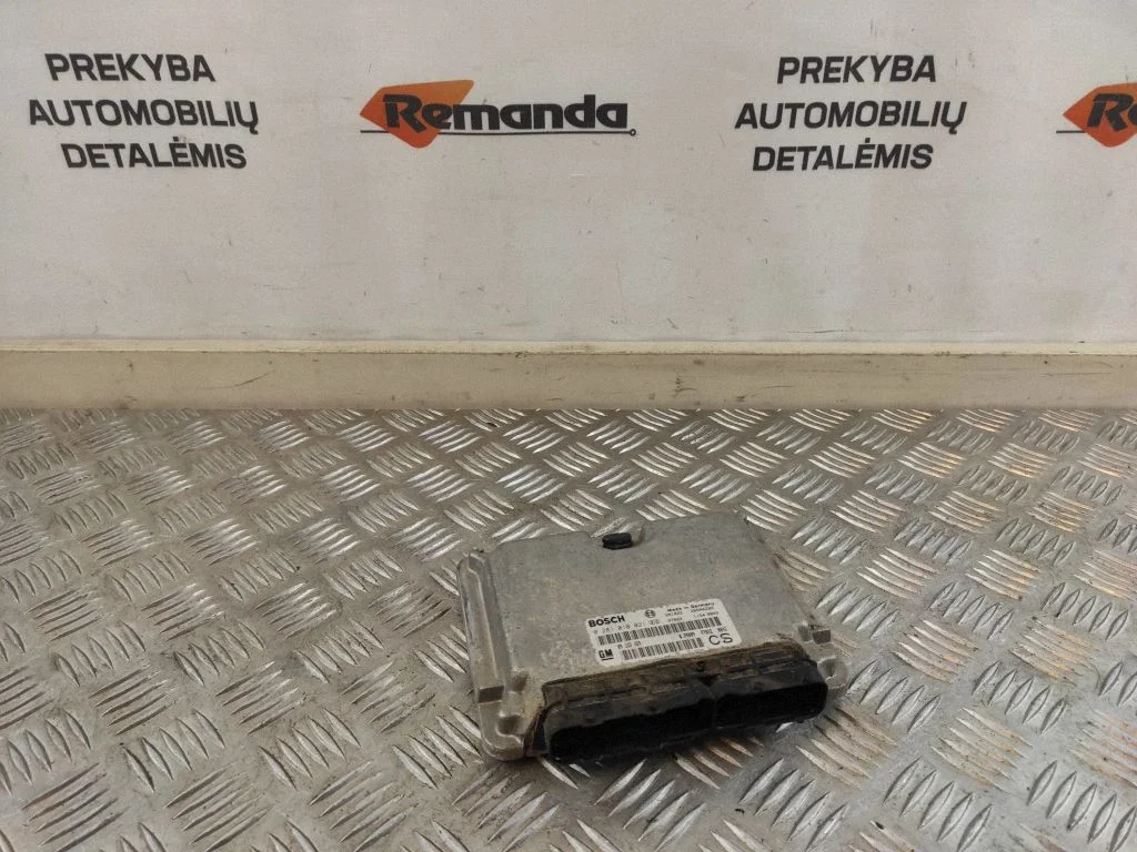 Variklio valdymo blokas