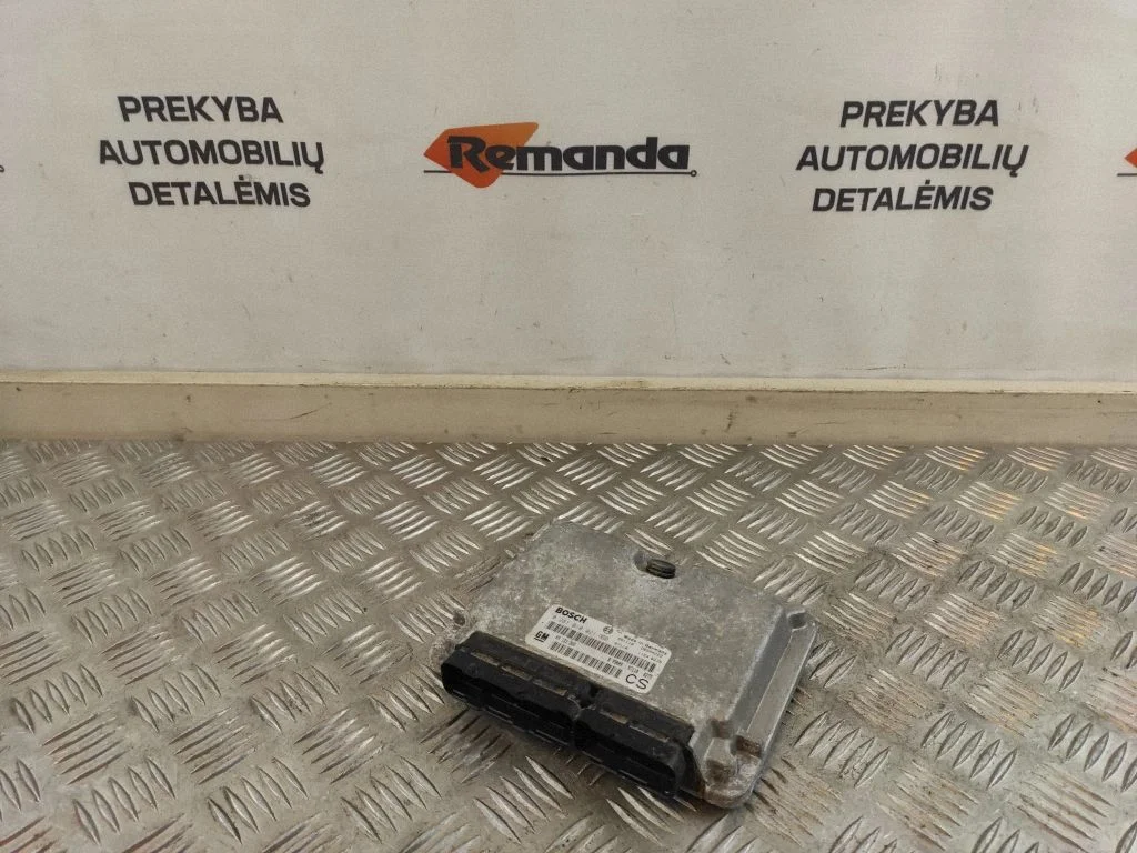 Variklio valdymo blokas