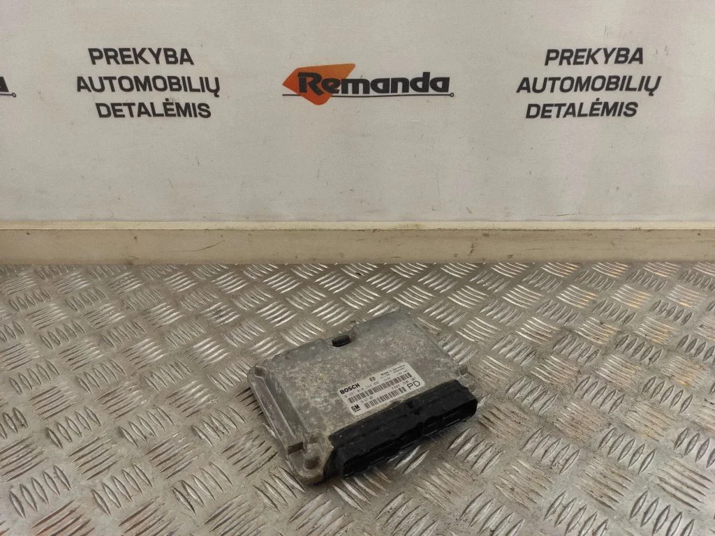Variklio valdymo blokas