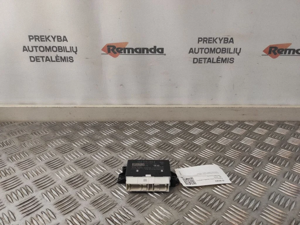 Parkavimo (PDC) daviklių valdymo blokas