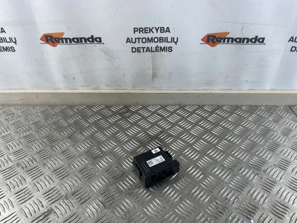 Parkavimo (PDC) daviklių valdymo blokas