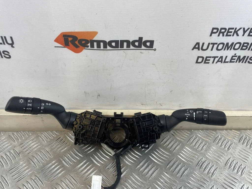 Wiper turn signal indicator stalk/switch 8924550040