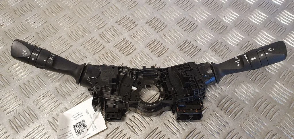 Wiper turn signal indicator stalk/switch 12A90171341