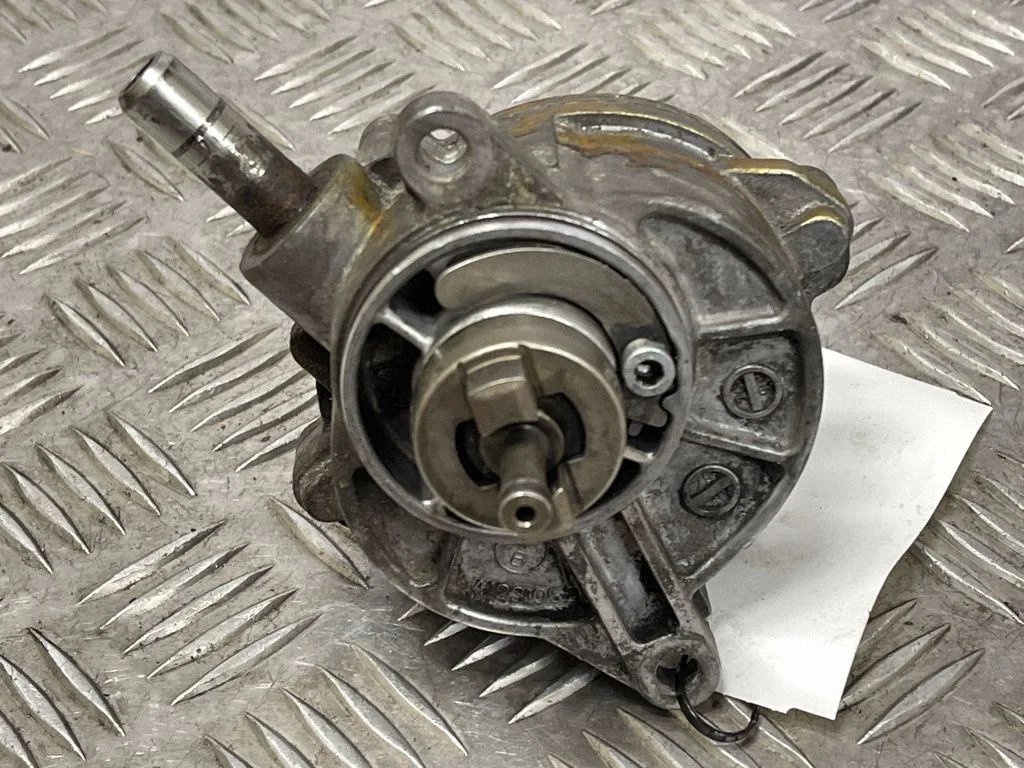Vacuum pump A64623065