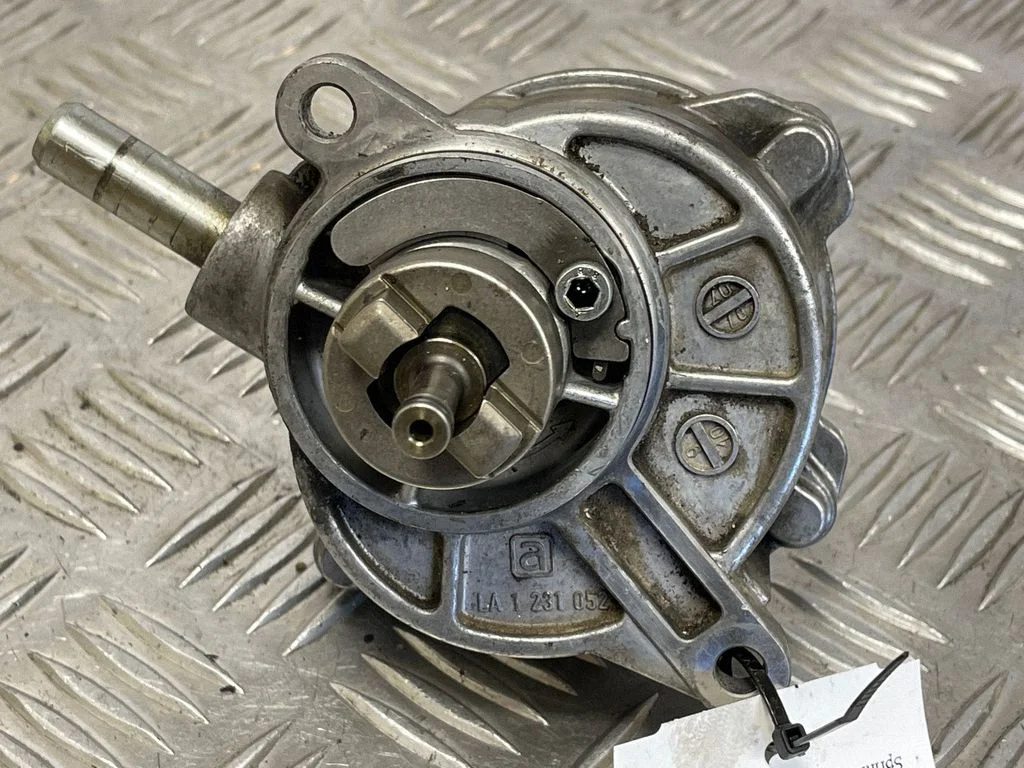 Vacuum pump A64623065
