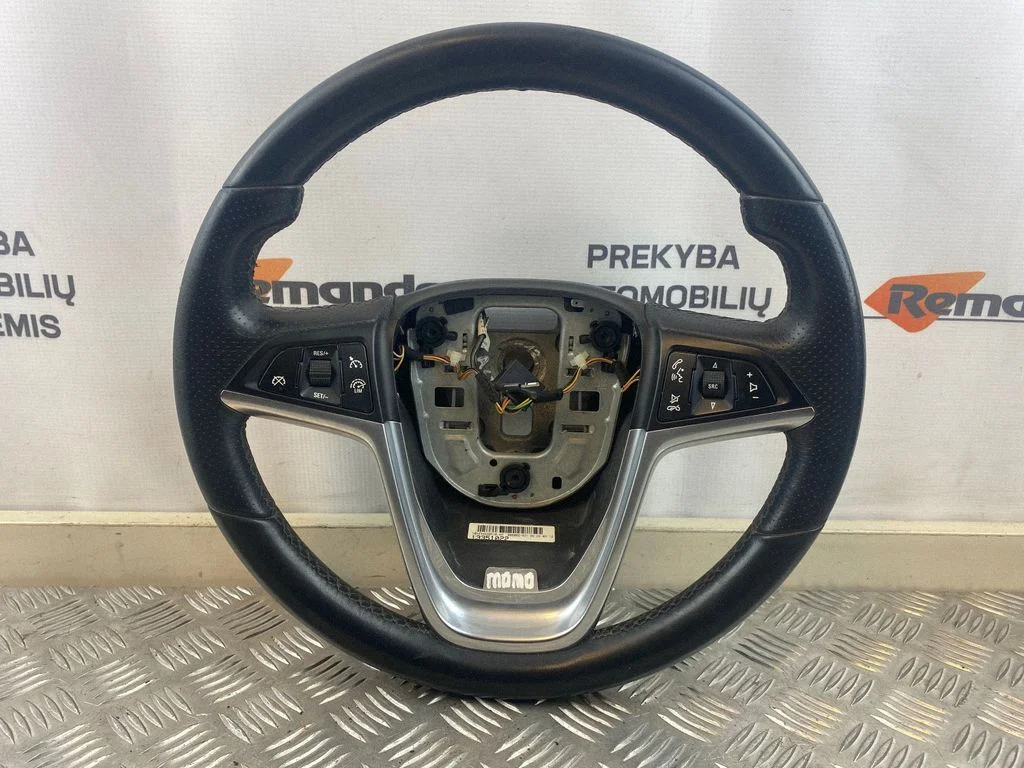 Steering wheel 13351022