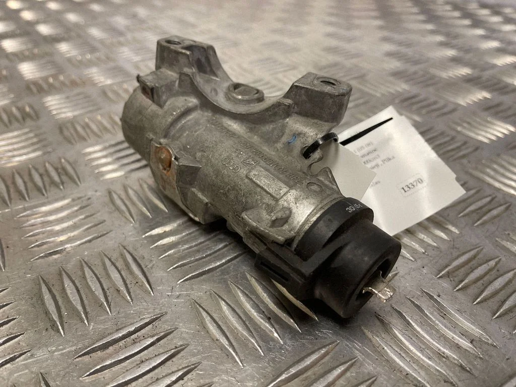 Aizdedzes slēdzene – Audi A4 S4 B7 8E 8H (2005-2008)
