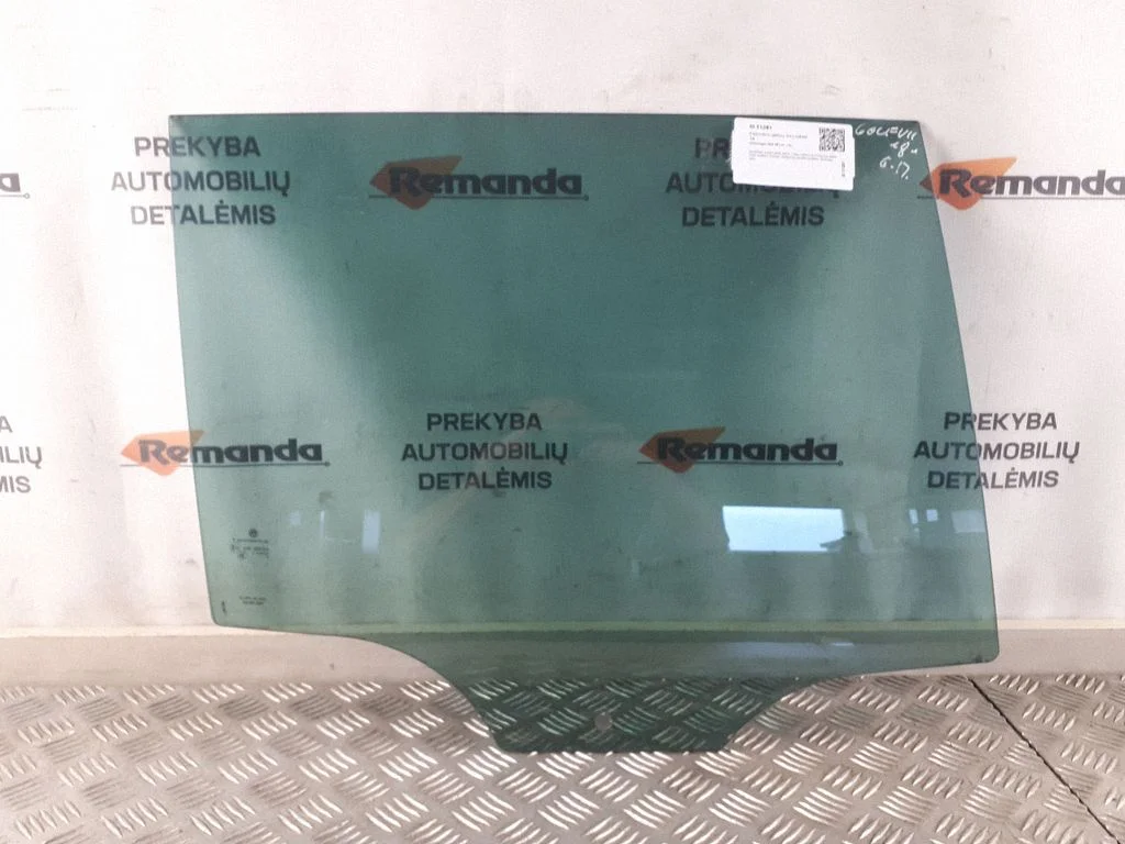 Rear door window glass 5G9845026A