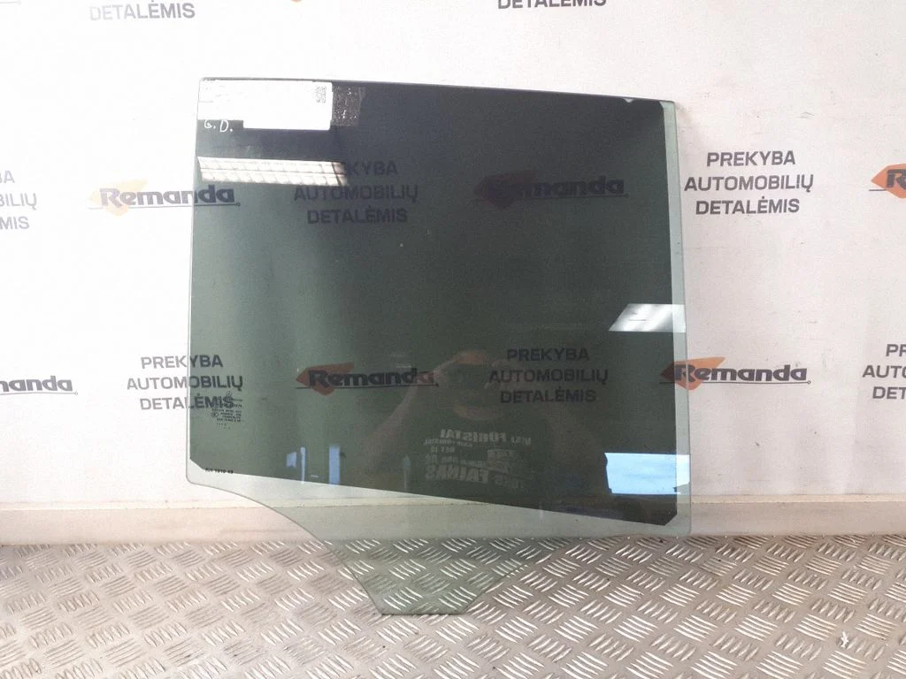 Rear door window glass – rear right