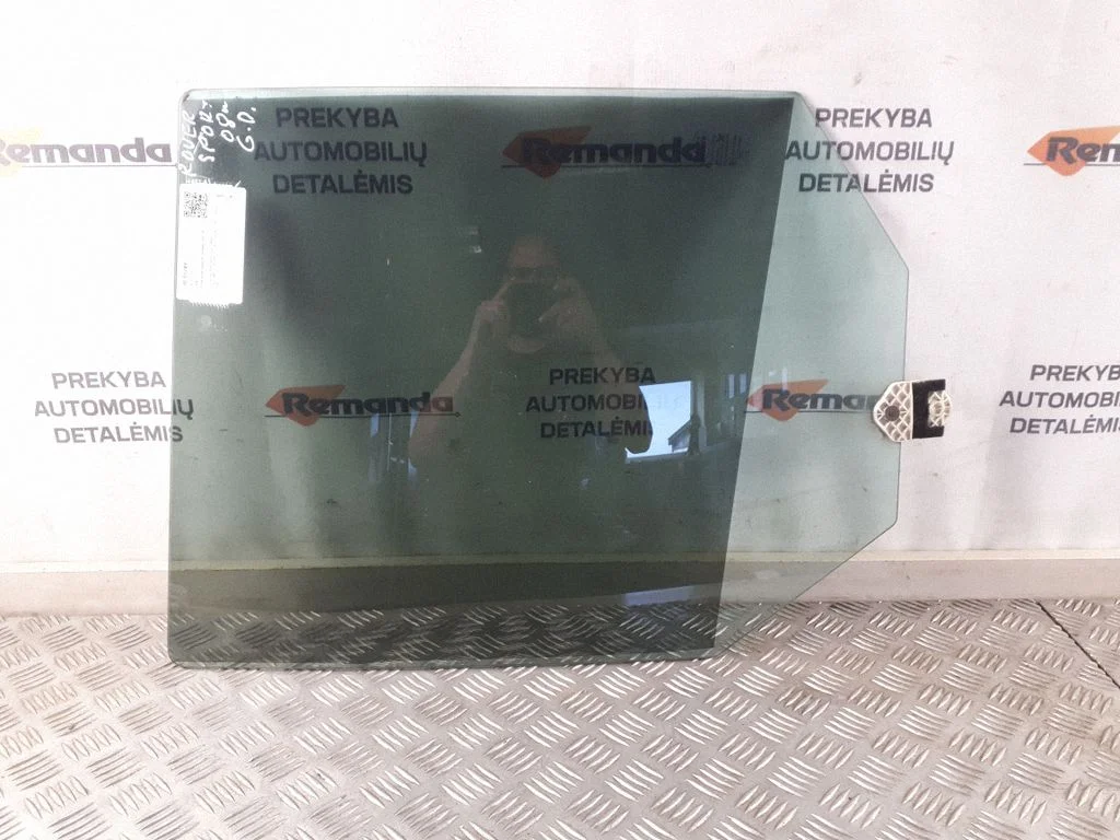 Rear door window glass – rear right